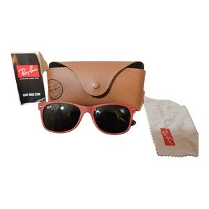 Ray Ban New Wayfarer shades